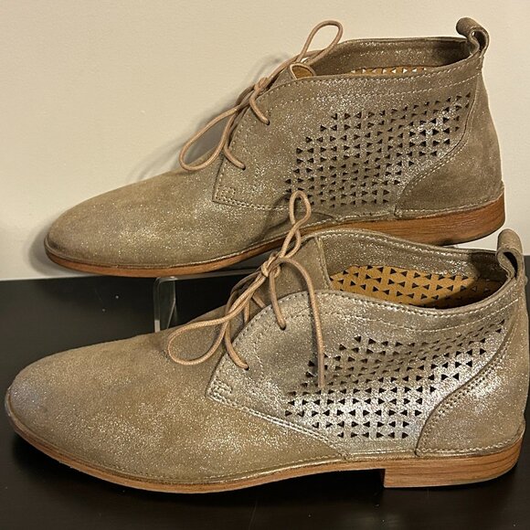Womens TRASK Sz 8.5 Gold Metallic Leather Addy Lace-Up Ankle Boots Booties - Picture 2 of 6
